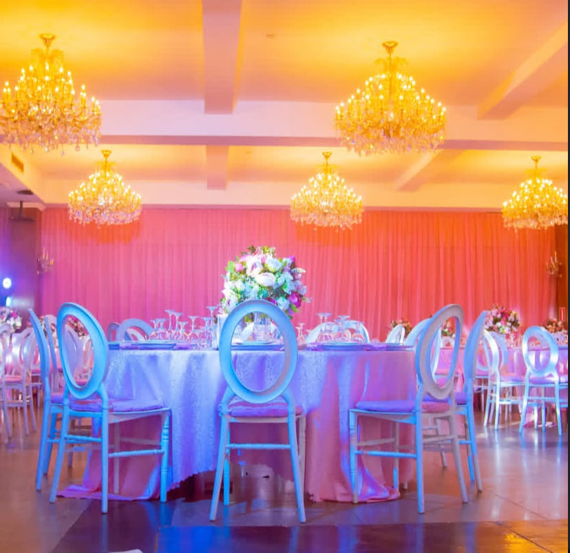 Minimal seating with name cards